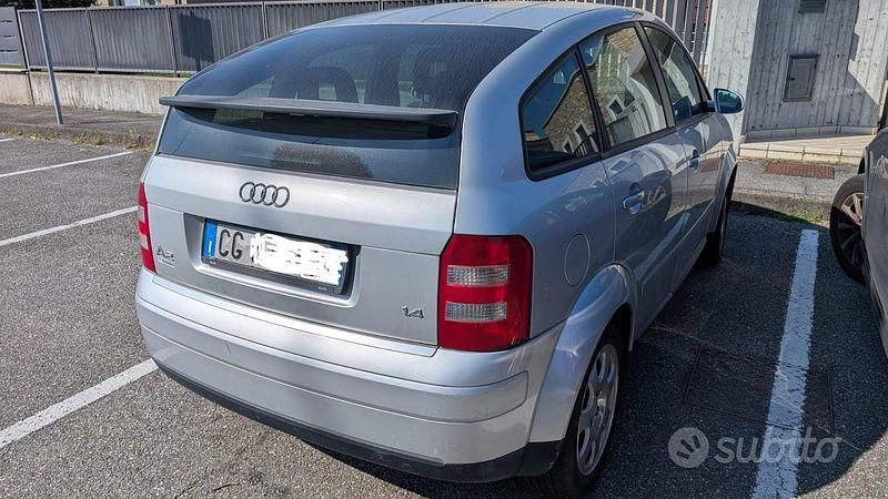 Usata Audi A2 Comfort 75 CV (55 kW) 2003 Argento Utilitaria