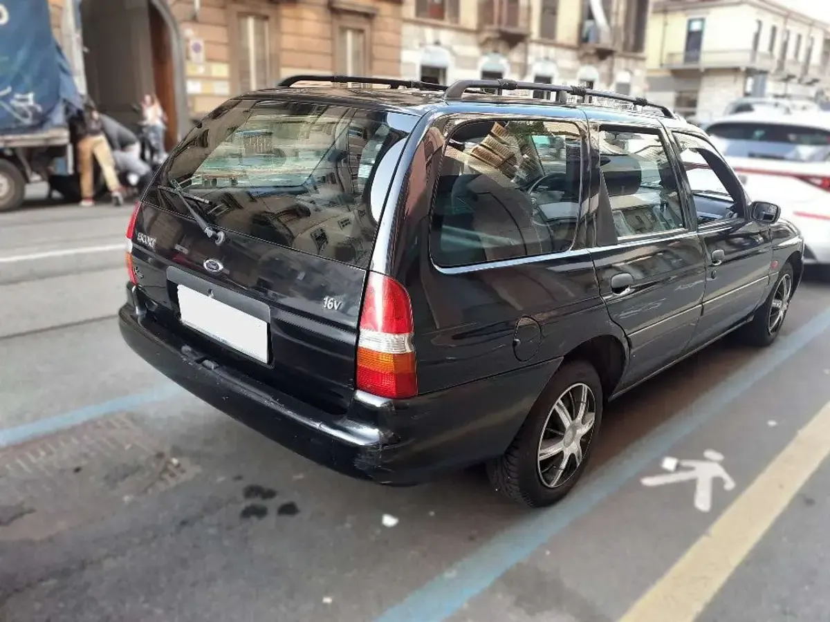 Usata Ford Escort Ghia 88 CV (64 kW) 1998 Antracite Station wagon
