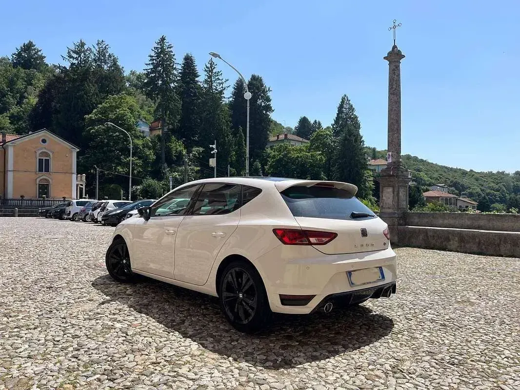 Usata Seat Leon FR 150 CV (110 kW) 2015 Bianco Berlina