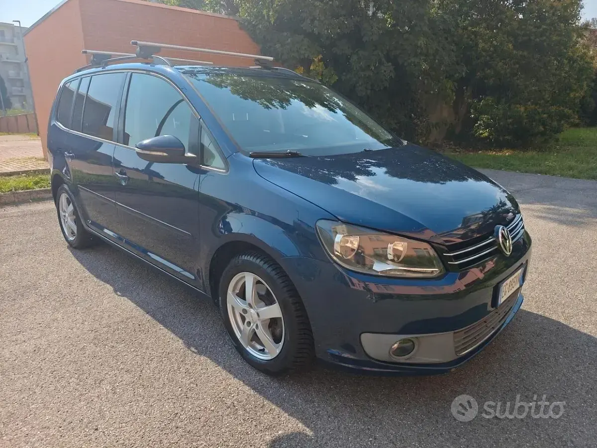 Usata VW Touran 105 CV (77 kW) 2011 Blu Monovolume