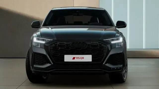 Usata Audi Q8 Ambiente 600 CV (441 kW) 2023 Grigio daytona perla SUV