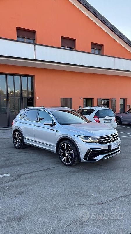 Usata VW Tiguan R-line 150 CV (110 kW) 2023 Grigio SUV