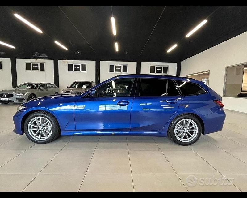 Usata BMW 330 Efficient Dynamics 245 CV (180 kW) 2025 Blu Station wagon