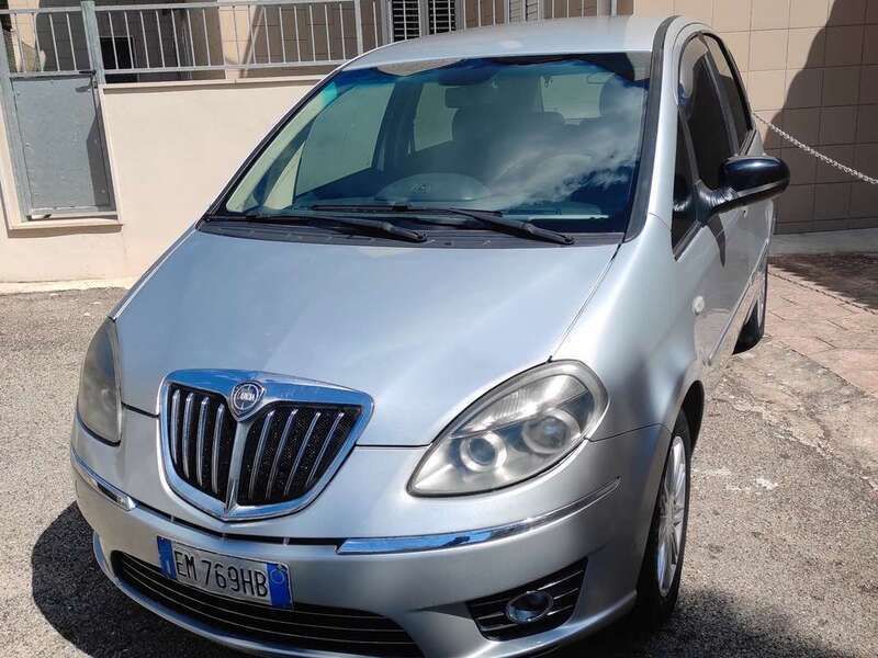 Usata 2012 Lancia Musa S Monovolume | 5500 € (Buon prezzo) - Immagine 1/4