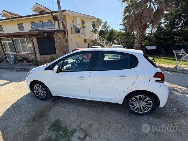 Usata Peugeot 208 82 CV (60 kW) 2016 Bianco Utilitaria