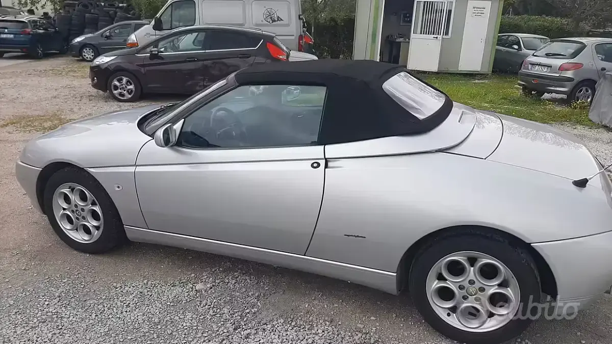 Usata Alfa Romeo Spider 144 CV (105 kW) 1999 Grigio Cabrio