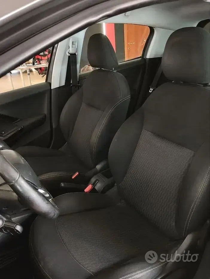 Usata Peugeot 208 Active 82 CV (60 kW) 2018 Marrone Utilitaria