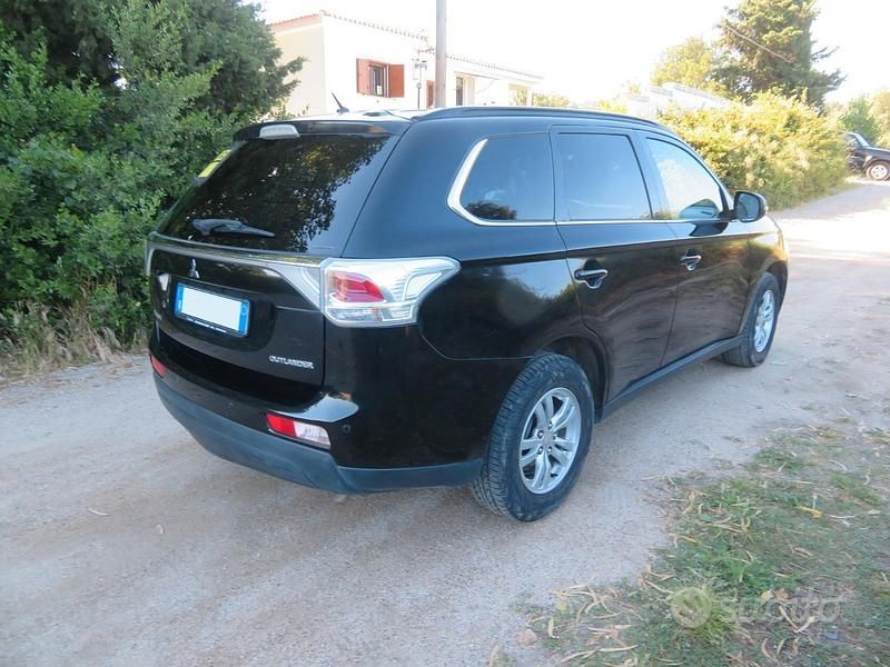 Usata Mitsubishi Outlander Intense 150 CV (110 kW) 2015 Nero SUV