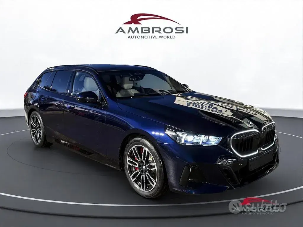 Nuova BMW 540 Comfort Edition 303 CV (222 kW) 2026 Tanzanite blue metallizzato Station wagon