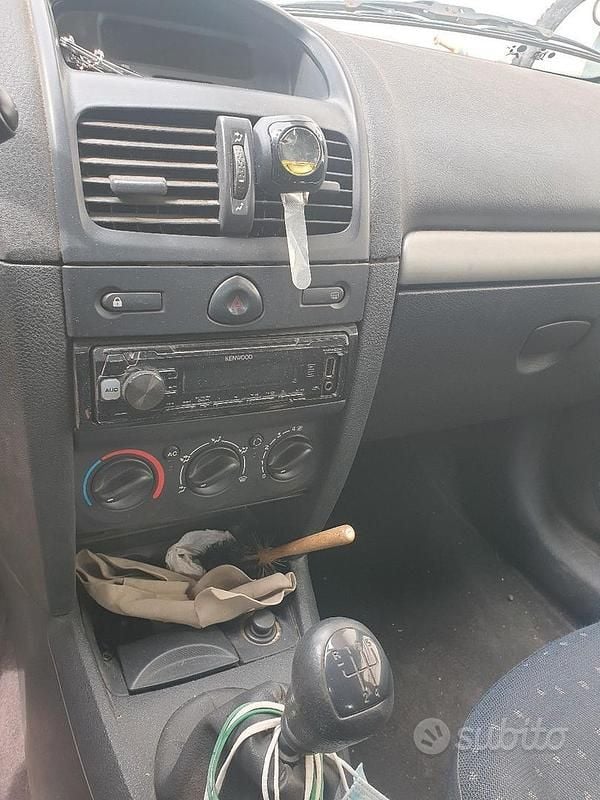 Usata Renault Clio II 58 CV (42 kW) 2002 Utilitaria