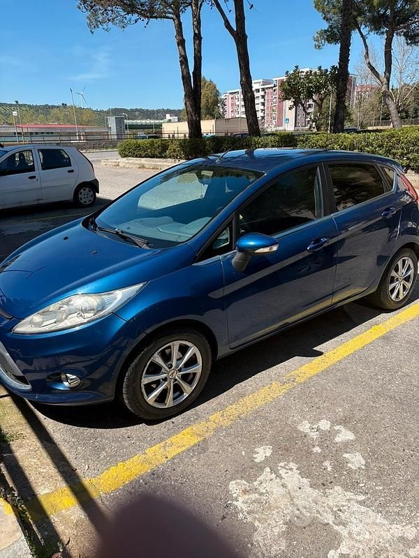 Usata Ford Fiesta 68 CV (50 kW) 2009 Blu Berlina