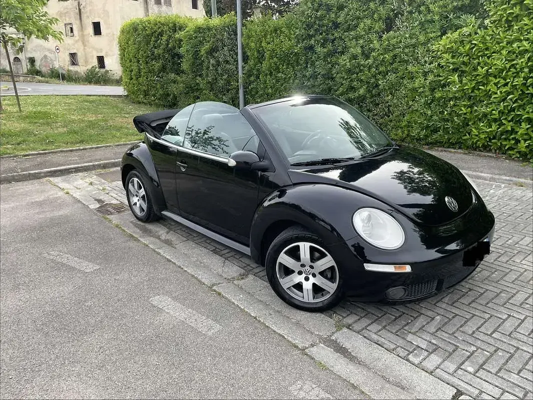 Usata VW New Beetle 105 CV (77 kW) 2007 Nero Utilitaria