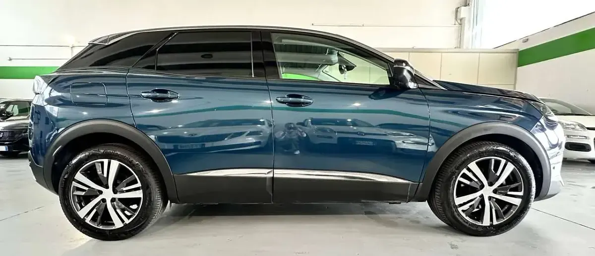 Usata Peugeot 3008 Allure 131 CV (96 kW) 2022 Blu/azzurro SUV
