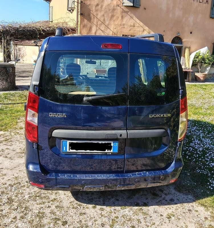 Usata Dacia Dokker Ambiance 102 CV (75 kW) 2017 Blu/azzurro Monovolume