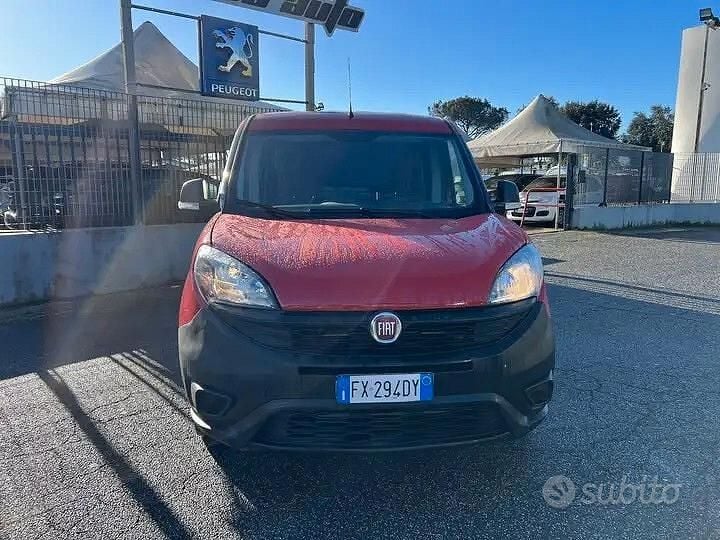 Usata Fiat Doblò Easy 95 CV (69 kW) 2019 Rosso Monovolume