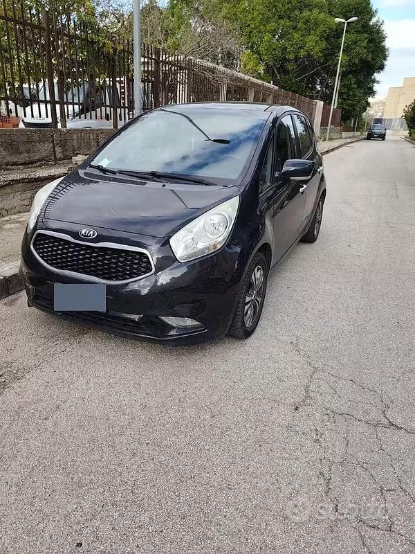 Usata Kia Venga 90 CV (66 kW) 2015 Nero Utilitaria