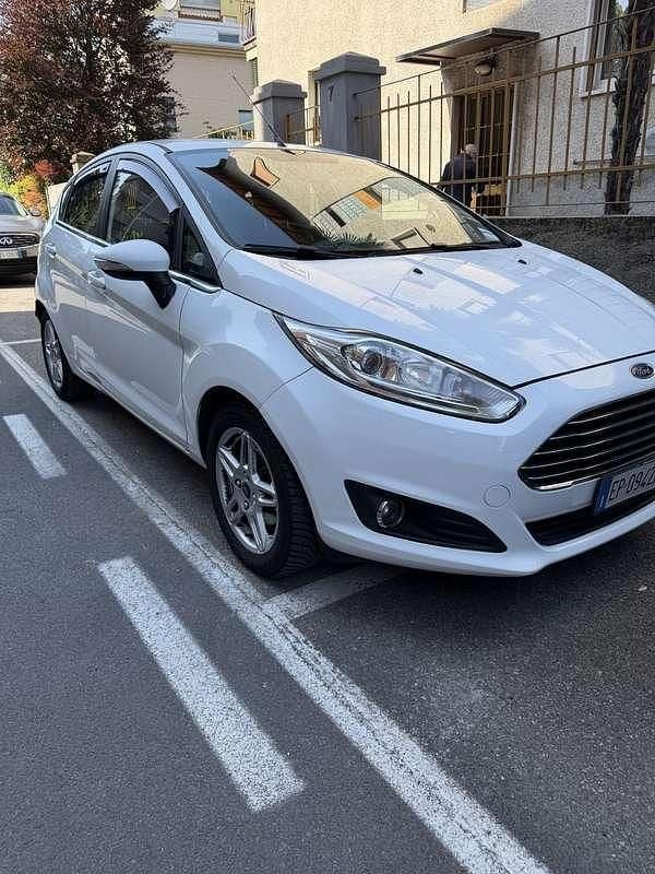 Usata Ford Fiesta Titanium 68 CV (50 kW) 2012 Berlina