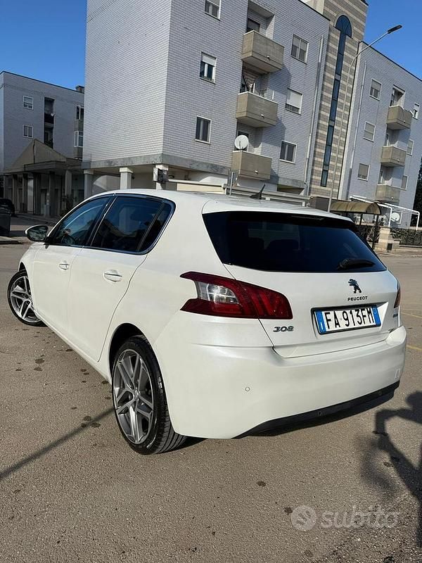 Usata Peugeot 308 GT-line 120 CV (88 kW) 2015 Berlina