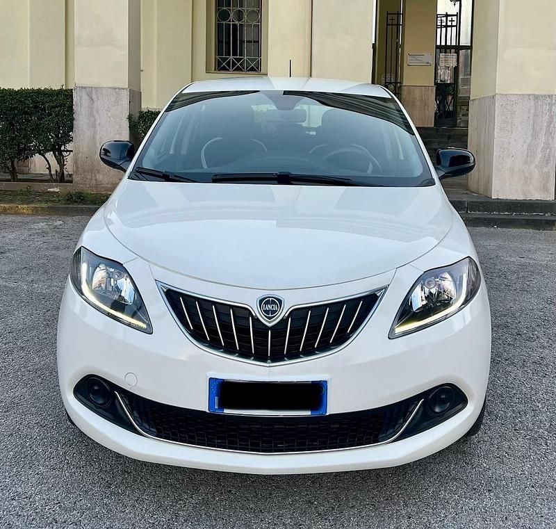 Usata Lancia Ypsilon 69 CV (50 kW) 2023 Bianco Utilitaria