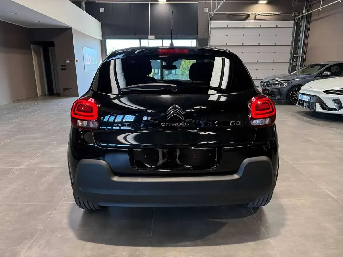 Usata Citroën C3 PureTech 110 CV (80 kW) 2024 Nero metallizzato Berlina