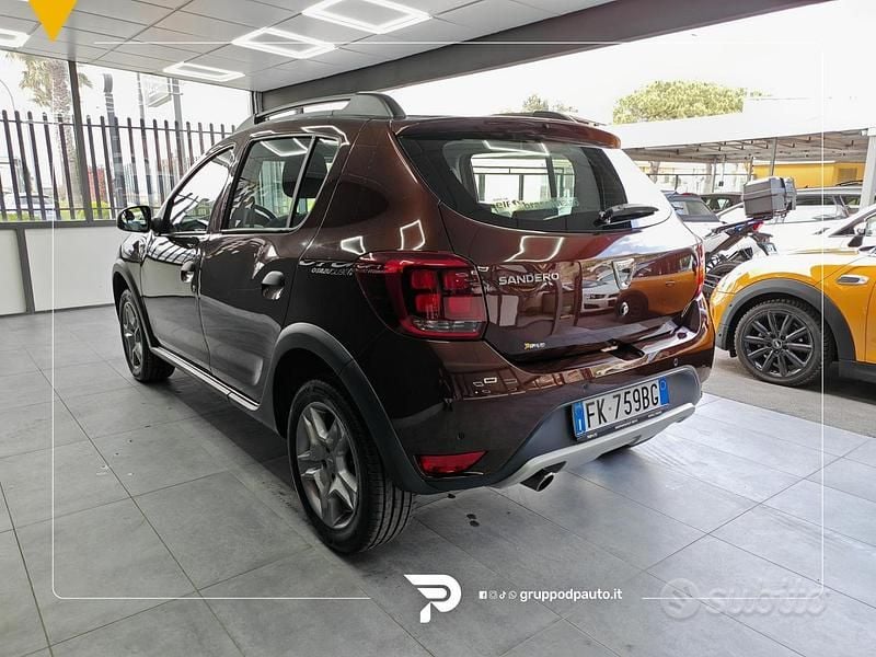 Usata Dacia Sandero Stepway 90 CV (66 kW) 2017 Marrone Berlina