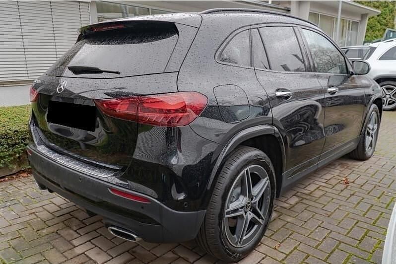 Käytetty Mercedes GLA250 AMG Line Premium 163 HP (119 kW) 2024 Musta Katumaasturi