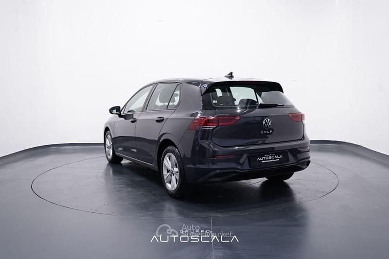 Usata VW Golf VIII Life 116 CV (85 kW) 2022 Gray Berlina