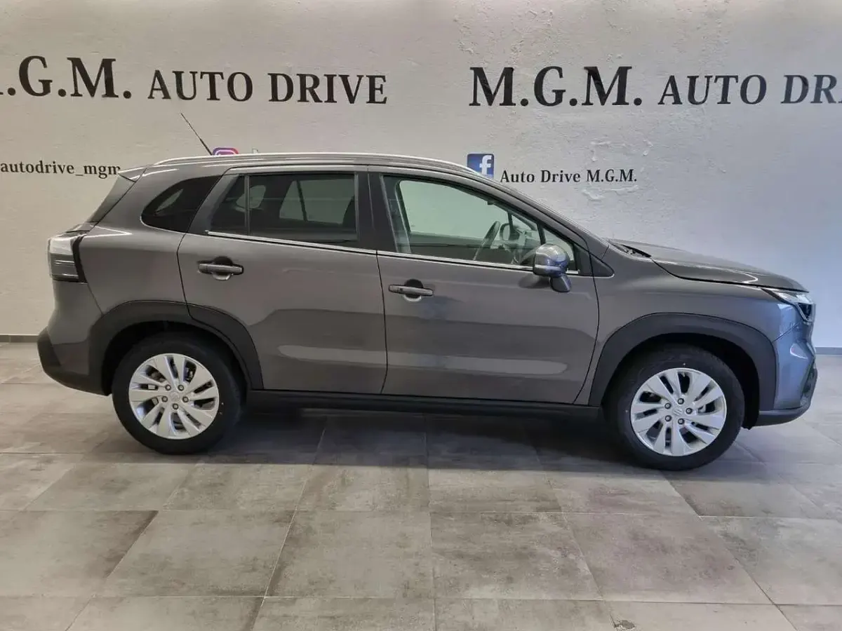 Nuova Suzuki SX4 S-Cross 110 CV (80 kW) 2026 Grigio scuro SUV