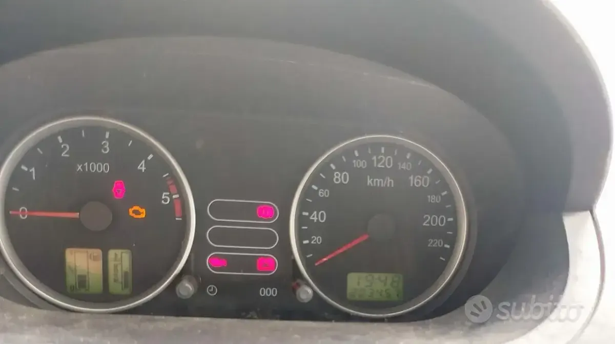 Usata Ford Fiesta 68 CV (50 kW) 2004 Grigio Utilitaria
