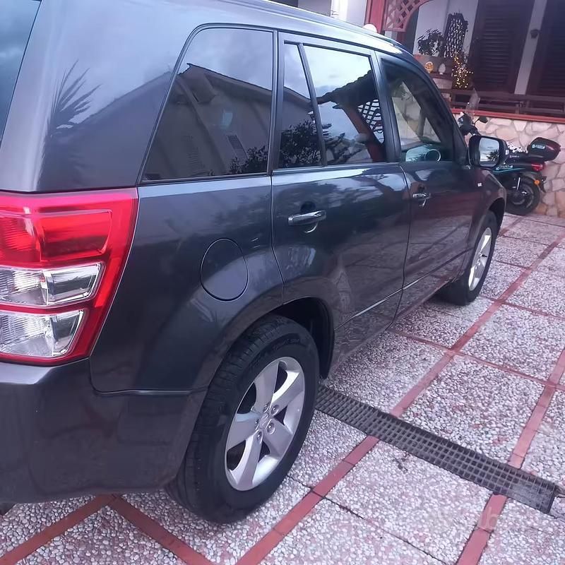 Usata Suzuki Vitara 2011 Grigio SUV