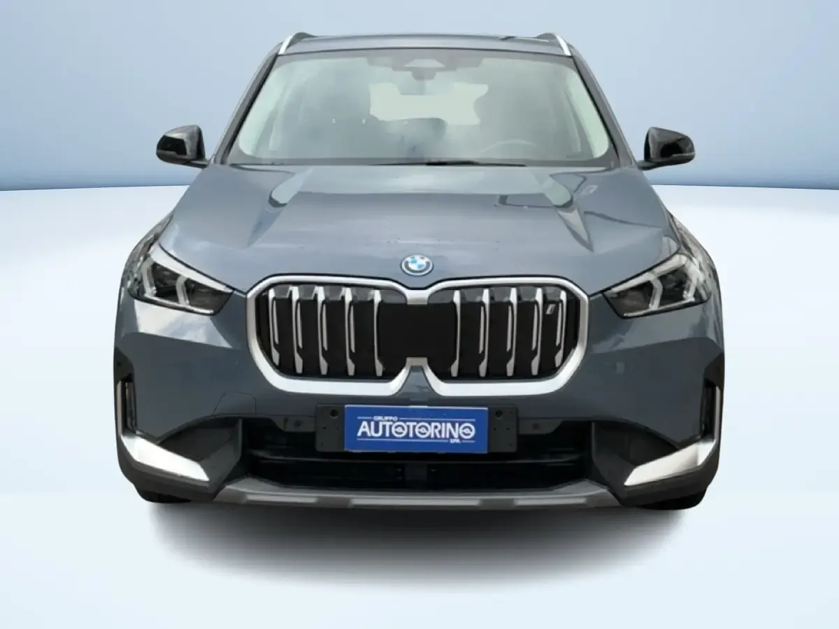 Usata BMW iX1 Comfort Edition 230 kW (313 CV) 2024 Grigio metallizzato SUV