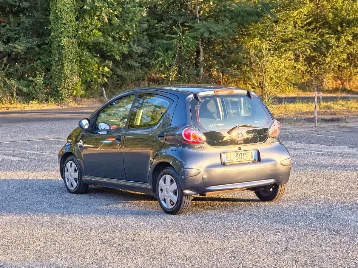 Usata Toyota Aygo Connect Style 68 CV (50 kW) 2012 Grigio Utilitaria