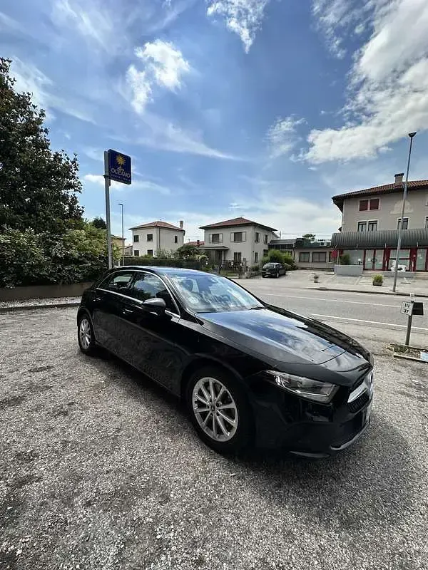 Begagnad Mercedes A250 Progressive 160 HK (117 kW) 2022 Svart Sedan
