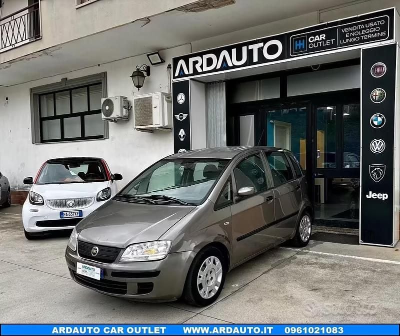 Usata Fiat Idea Emotion 90 CV (66 kW) 2008 Grigio Monovolume