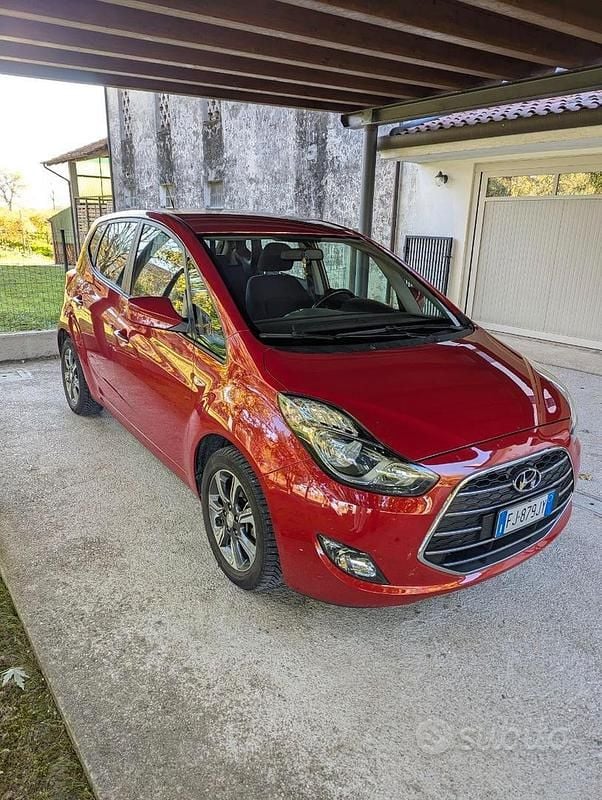 Rosso Usata 2017 Hyundai ix20 Comfort Due volumi | 8000 € (Buon prezzo) - Immagine 1/4