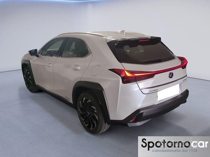 Usata Lexus UX Executive Line 183 CV (134 kW) 2022 Bianco SUV