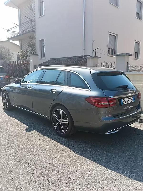 Usata Mercedes C180 122 CV (89 kW) 2019 Grigio Station wagon