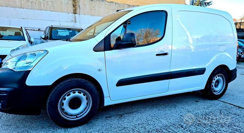 Gebraucht Peugeot Partner 99 PS (72 kW) 2016 Weiß Van / Kleinbus