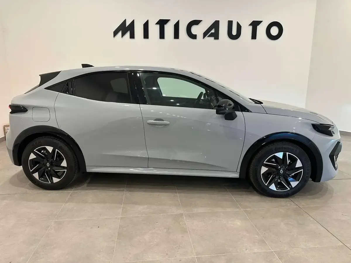 Nuova Renault Clio V Techno 114 CV (83 kW) 2026 Grigio Berlina