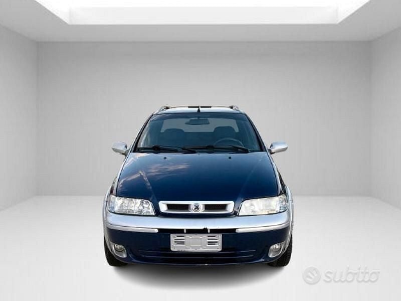 Usata Fiat Strada 80 CV (58 kW) 2005 Blu Pick-up