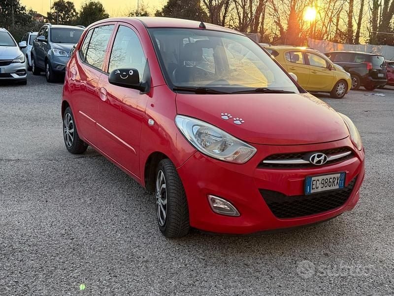 Usata Hyundai i10 Style 66 CV (48 kW) 2011 Rosso Utilitaria