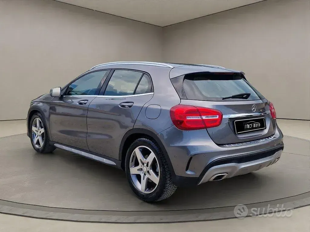 Usata Mercedes GLA220 177 CV (130 kW) 2016 Grigio SUV