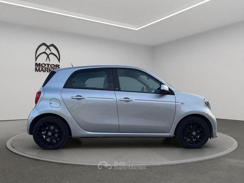 Usata Smart ForFour Superpassion 90 CV (66 kW) 2019 Argento Utilitaria