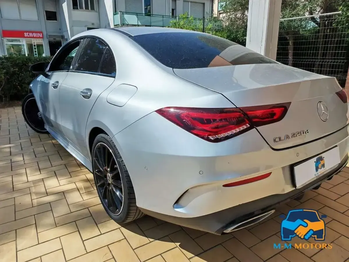 Usata Mercedes CLA220 Premium 190 CV (139 kW) 2023 Grigio vesuvio Coupé