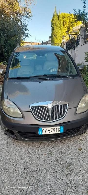 Usata 2005 Lancia Musa Monovolume | 1500 € - Immagine 1/4