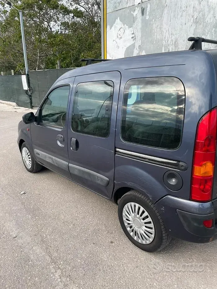 Usado Renault Kangoo 82 CV (60 kW) 2004 Azul Monovolumen