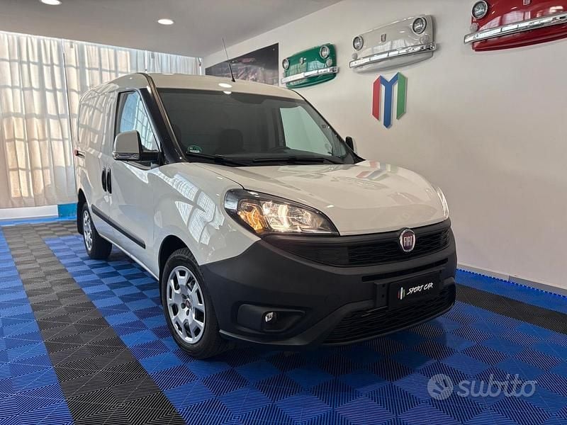 Usata Fiat Doblò 90 CV (66 kW) 2023 Bianco Monovolume