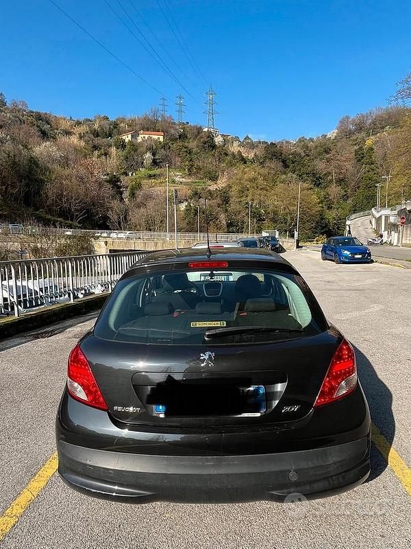 Usata Peugeot 207 70 CV (51 kW) 2012 Nero Utilitaria
