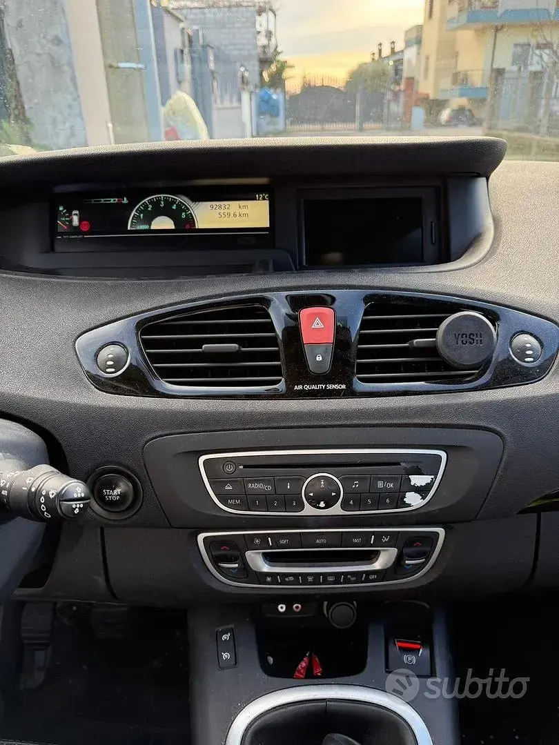 Usata Renault Scenic E-Tech XMOD 110 CV (80 kW) 2011 Monovolume