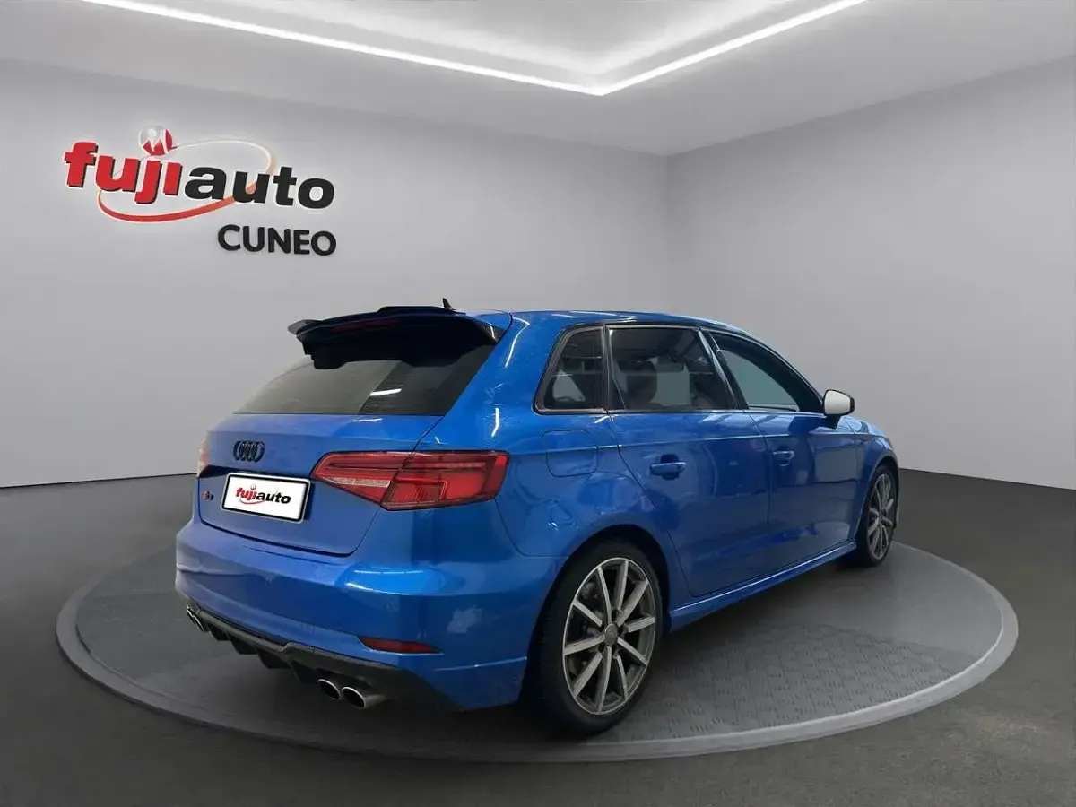 Usata Audi A3 Ambiente 300 CV (220 kW) 2019 Blu ara effetto cristallo Berlina